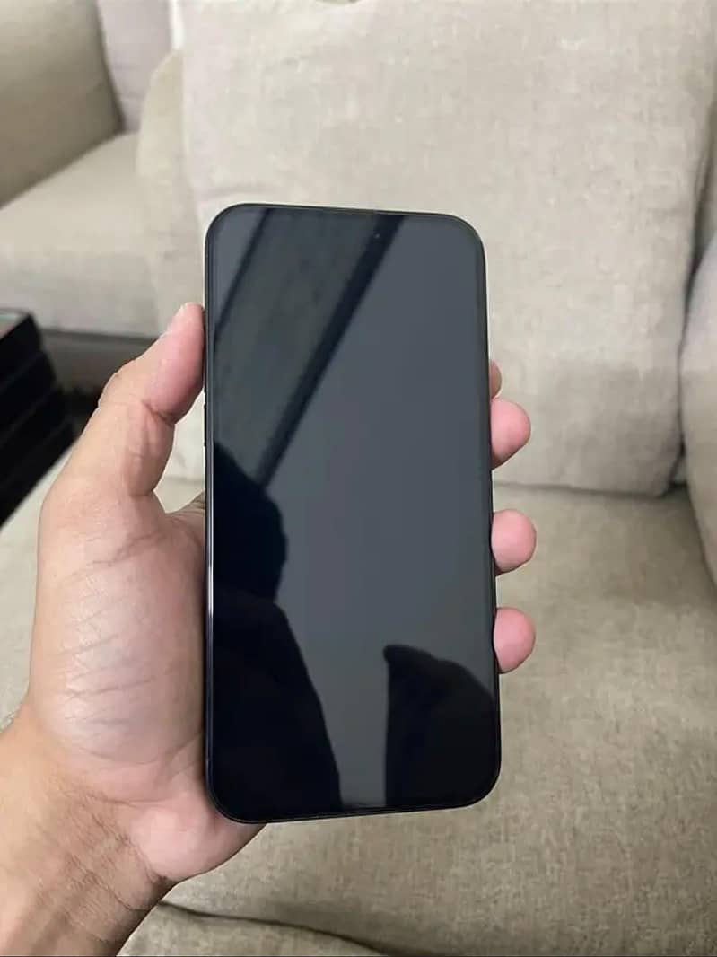 Apple iPhone 15 Pro Max 1