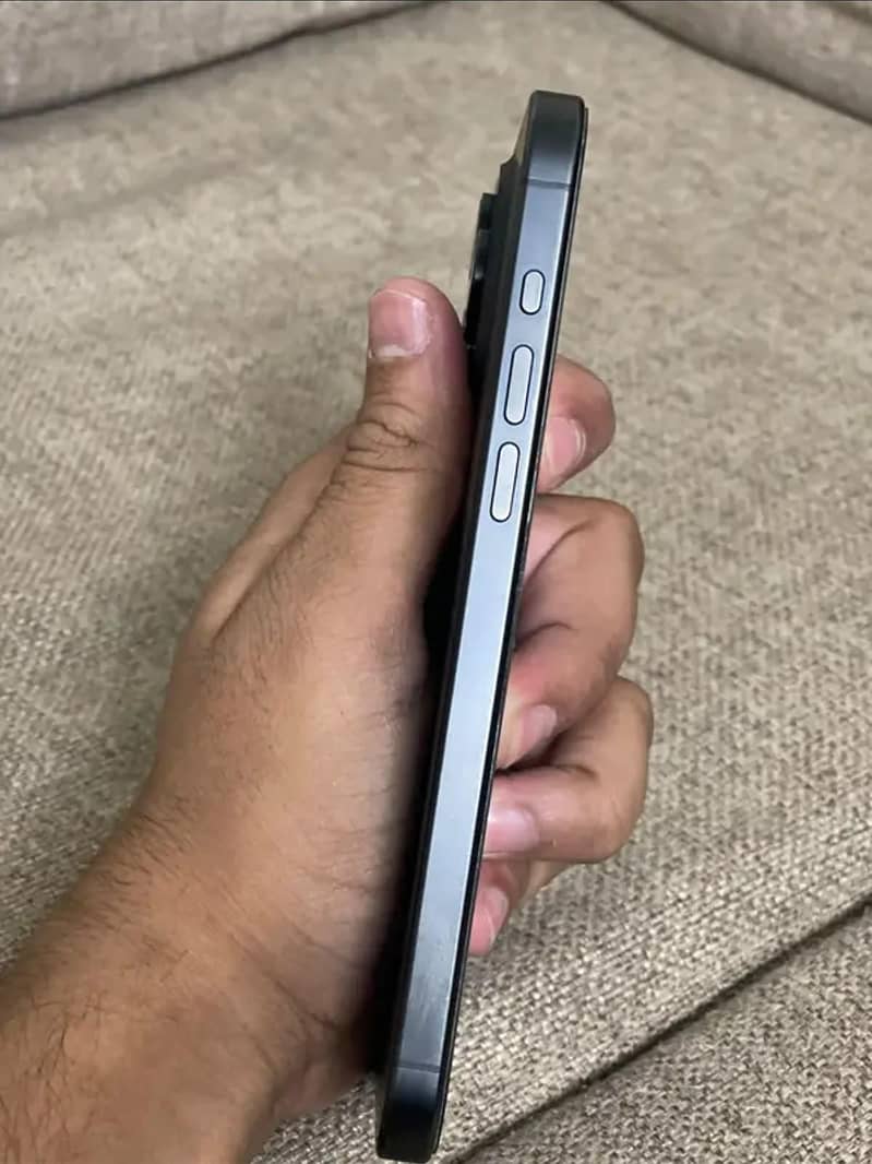 Apple iPhone 15 Pro Max 6