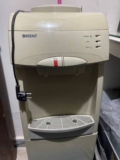 Dispenser orient