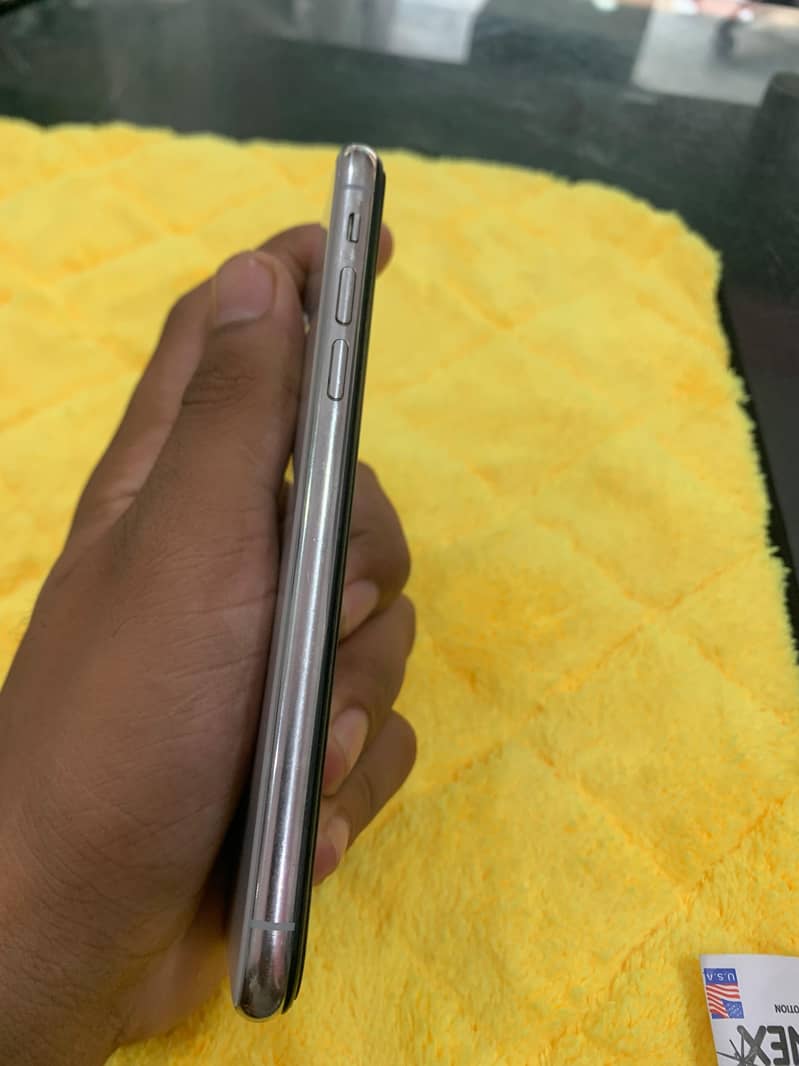 Apple iPhone X 3