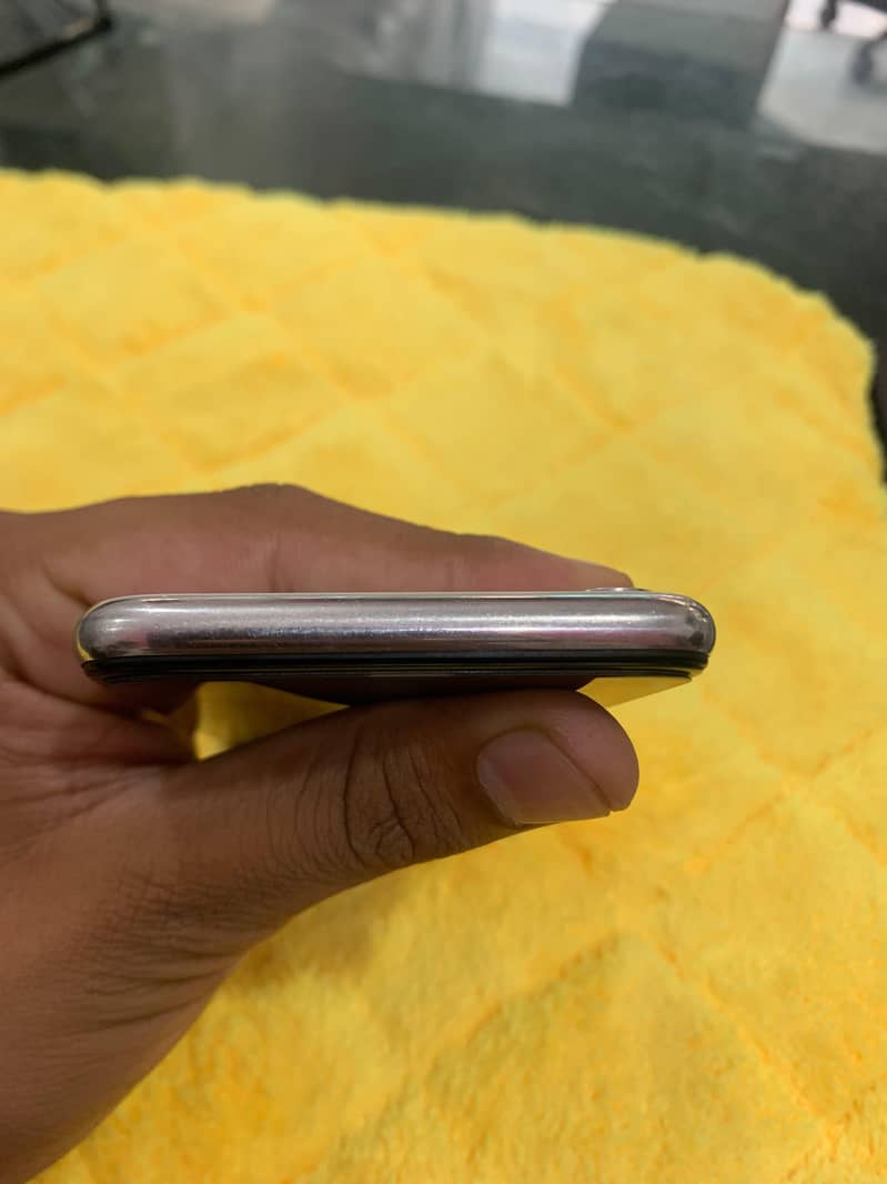 Apple iPhone X 5