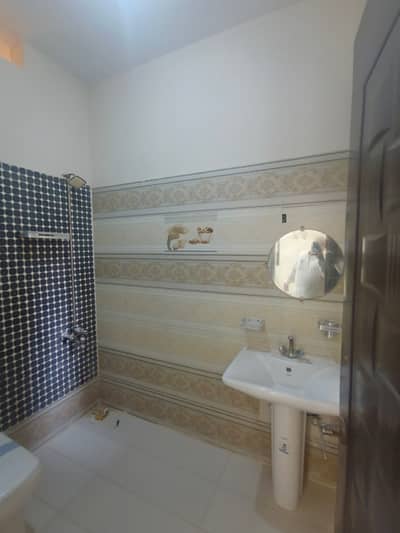 Sale flat Madina blessing 3bed. d. d 2nd fully renovated Alladin park ki back pe