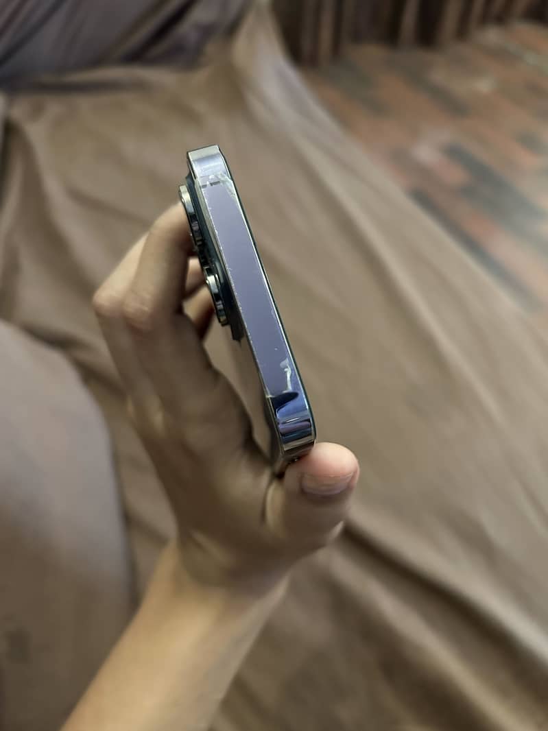 Apple iPhone 14 Pro Max 12