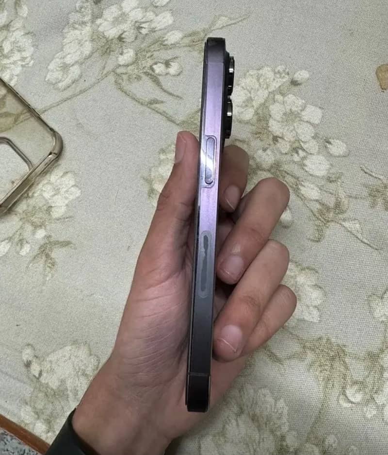 Apple iPhone 14 Pro 2