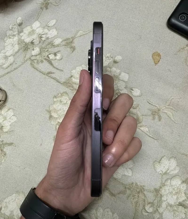 Apple iPhone 14 Pro 4