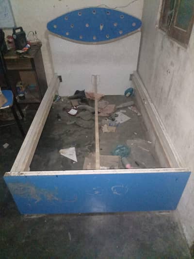 single bed in good condition complete without mattress