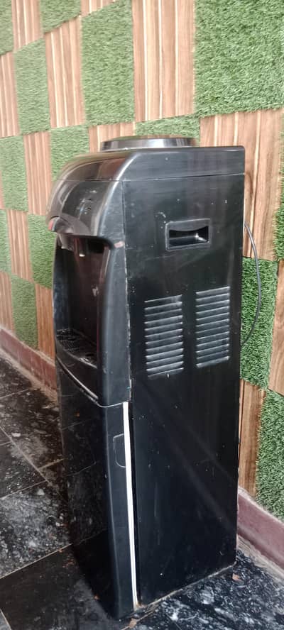 Water Dispenser in good condition