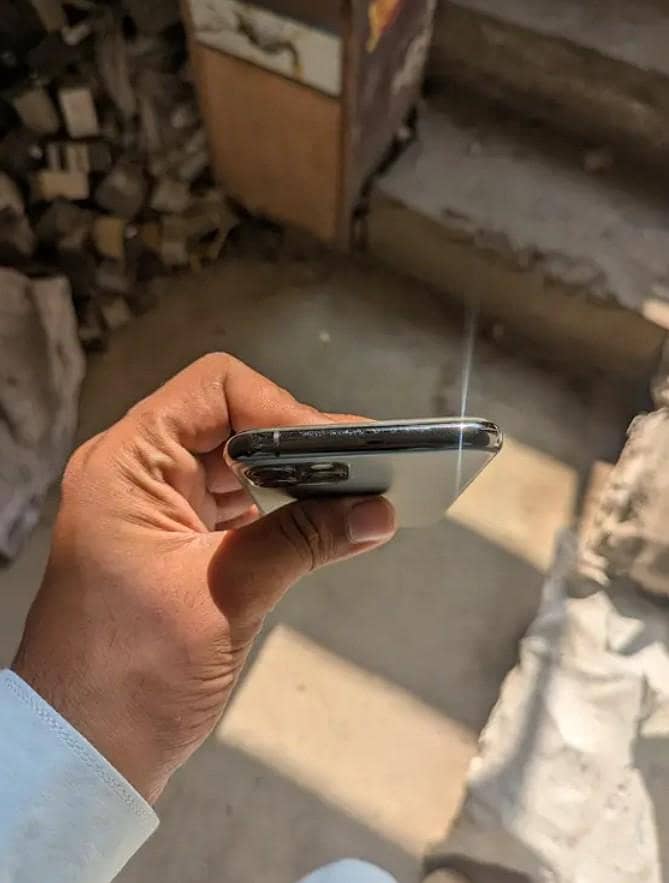 Apple iPhone 11 Pro 1