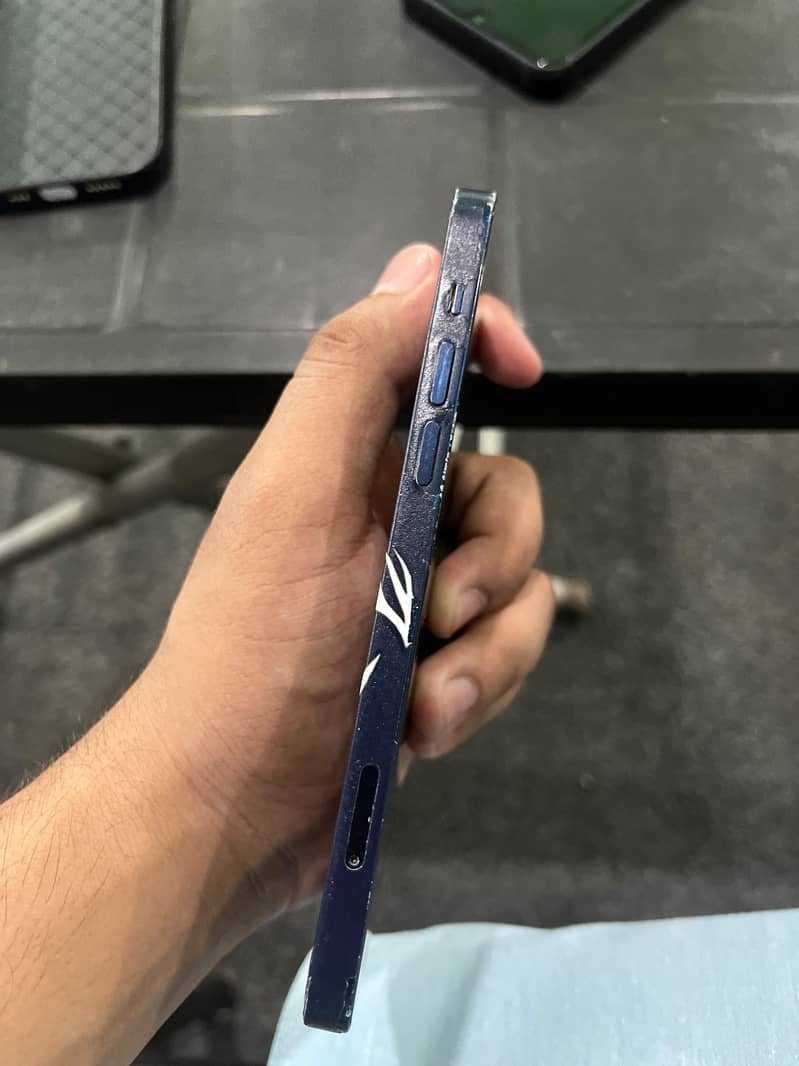 Apple iPhone 12 3
