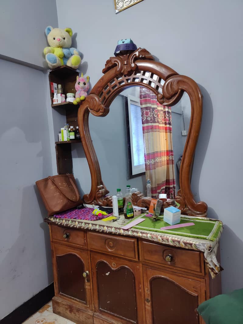 used dressing table 0