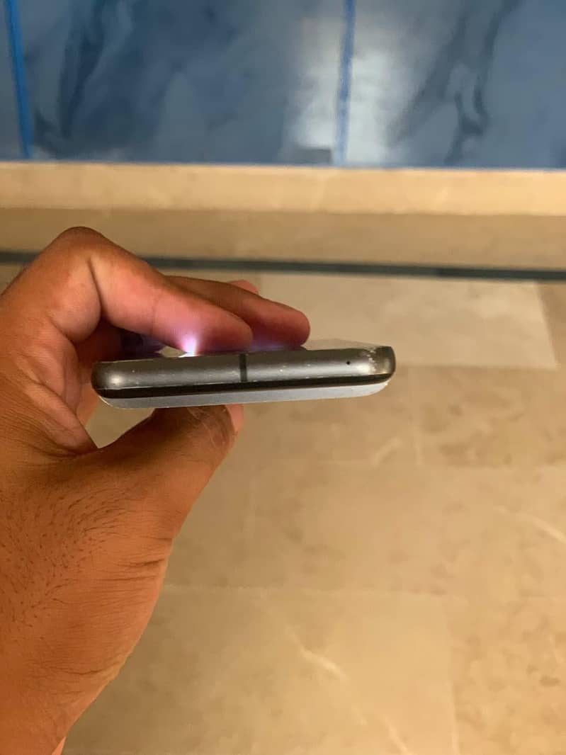 Google Pixel 8 4