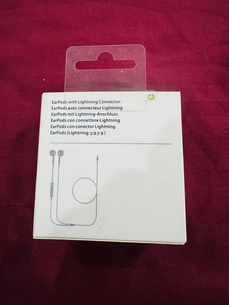 EarPods Lightning Connector 2