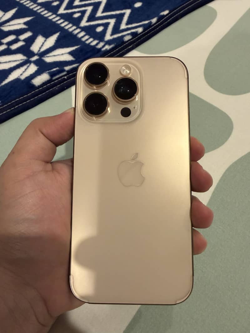 Apple iPhone 16 Pro 0