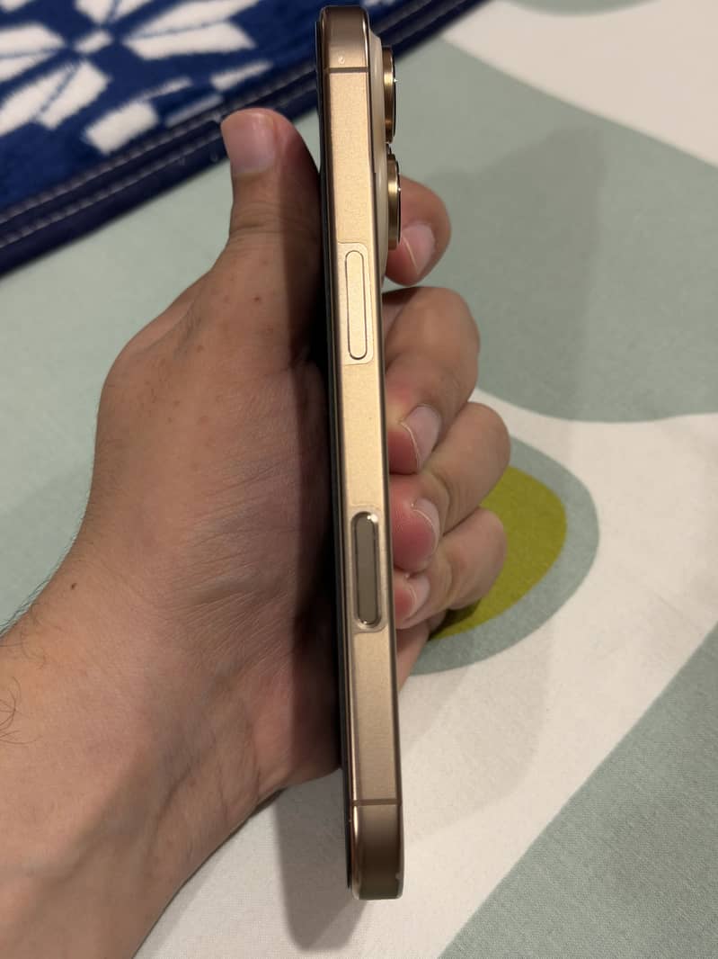 Apple iPhone 16 Pro 4