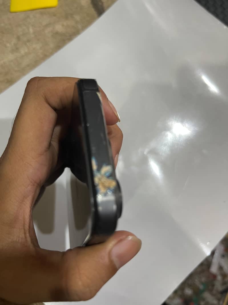 Apple iPhone 15 Pro 4