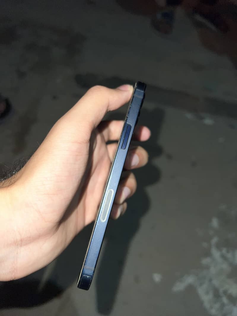 Apple iPhone 12 0