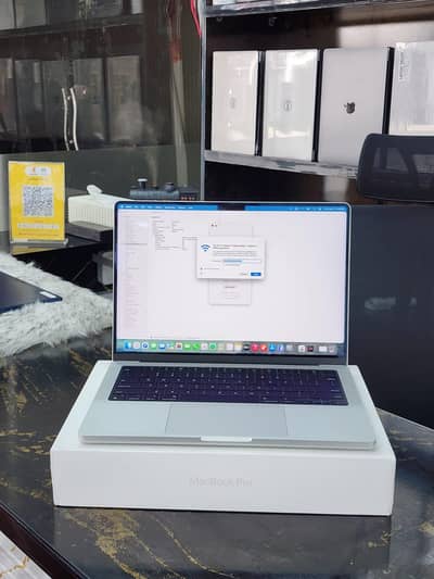 Macbook M3 Pro 8/512 condition 10/10