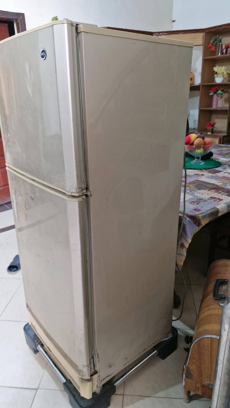 Medium size fridge. 1