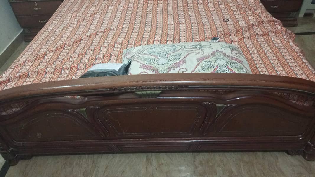 Bed, Almari, dressing 0