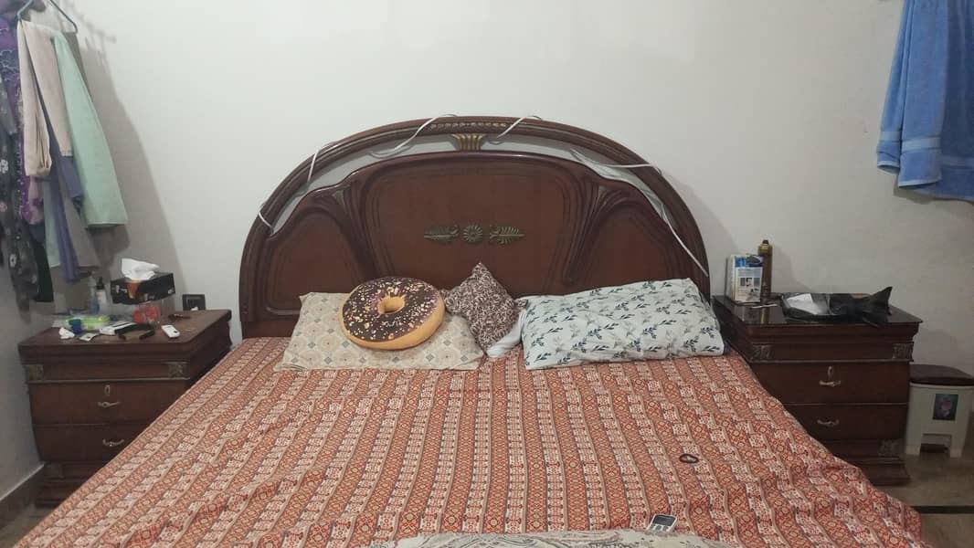 Bed, Almari, dressing 1