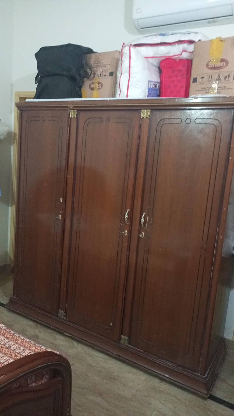 Bed, Almari, dressing 2
