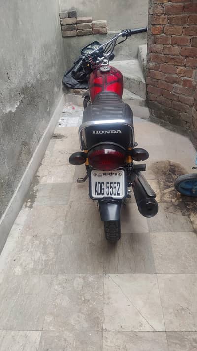 ADG 5552