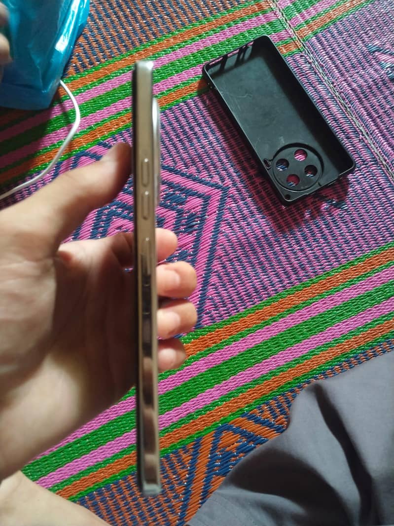 Tecno CAMON 30 1