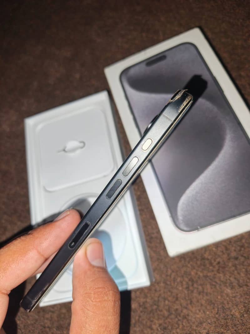 Apple iPhone 15 Pro Max 8