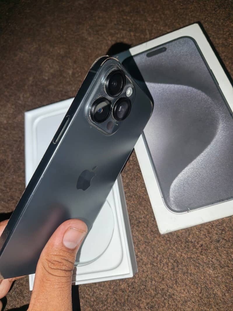 Apple iPhone 15 Pro Max 9