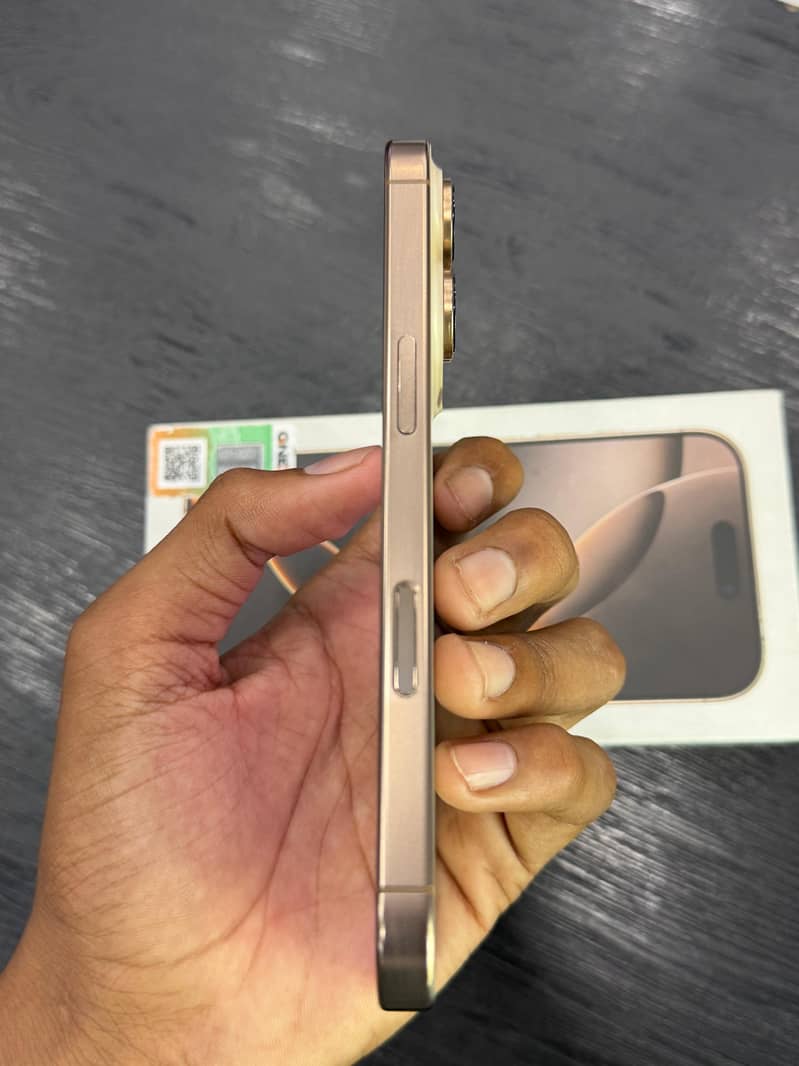 Apple iPhone 16 Pro 1