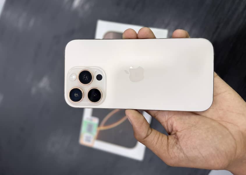 Apple iPhone 16 Pro 2