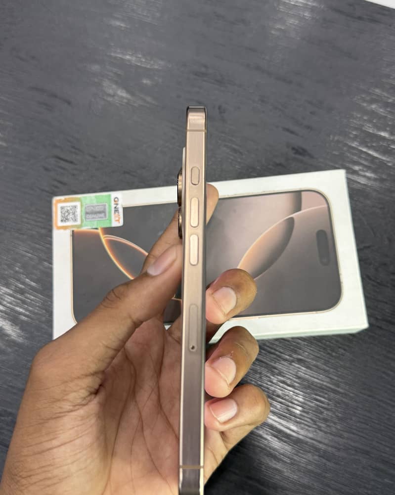 Apple iPhone 16 Pro 4