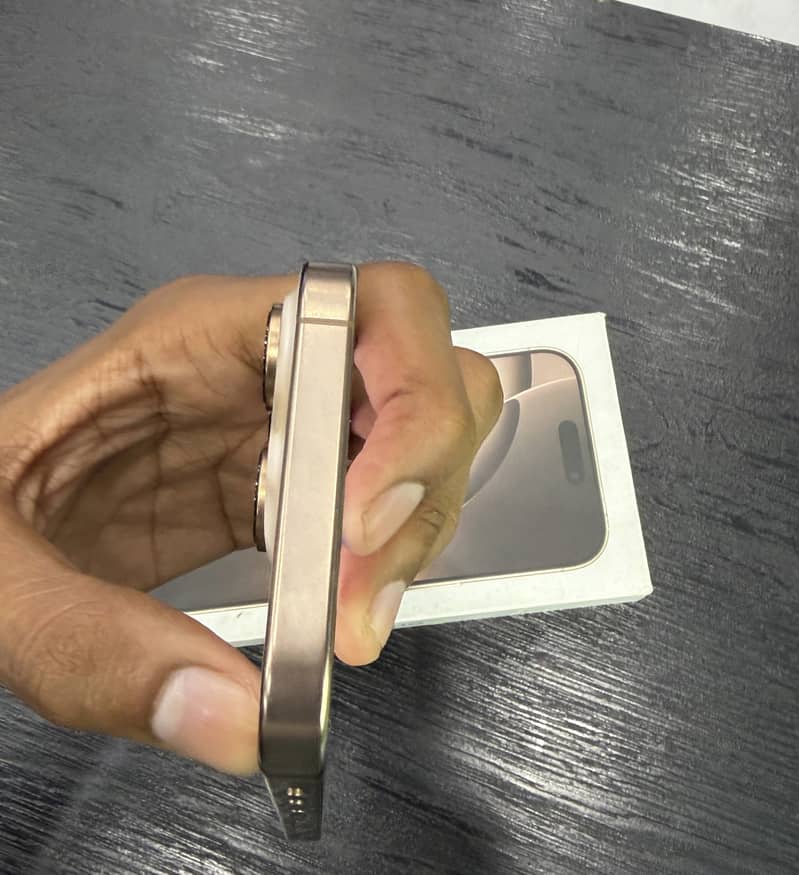 Apple iPhone 16 Pro 5