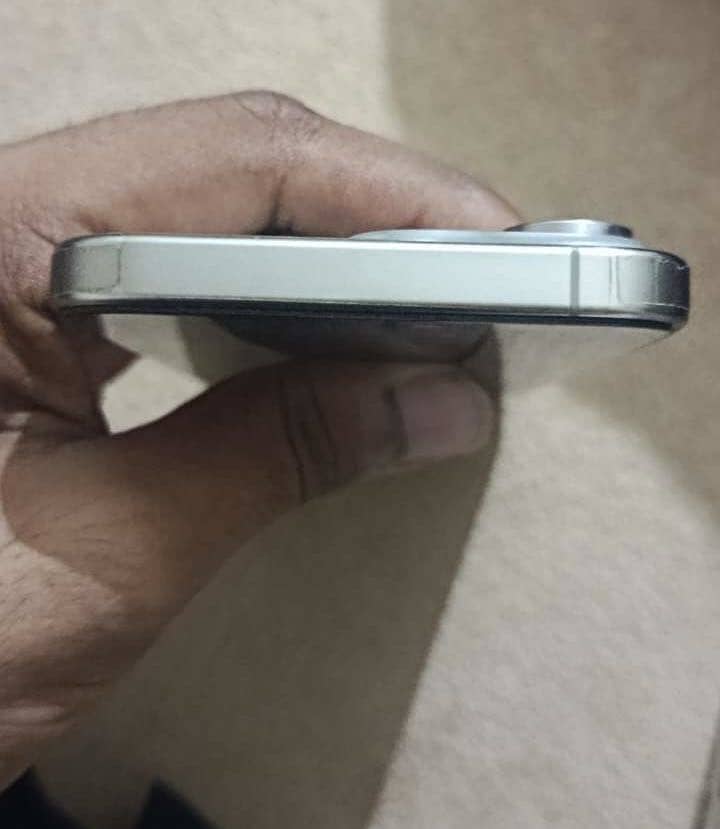 Apple iPhone 15 Pro Max 2