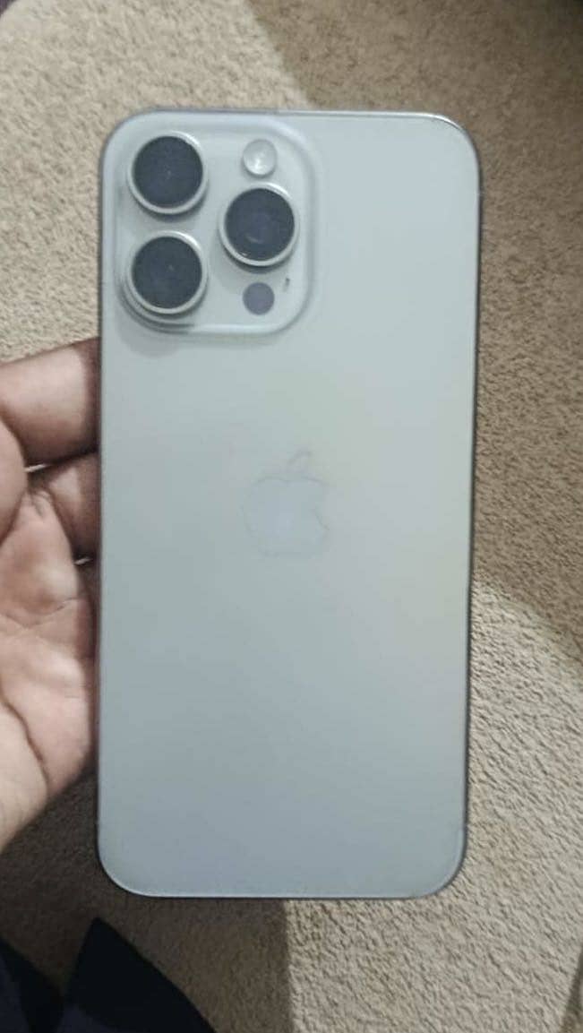 Apple iPhone 15 Pro Max 4