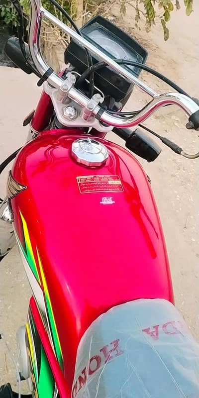 Honda CD 70 gadi sel karni hai WhatsApp contact 03/27/ 75 17 0/22