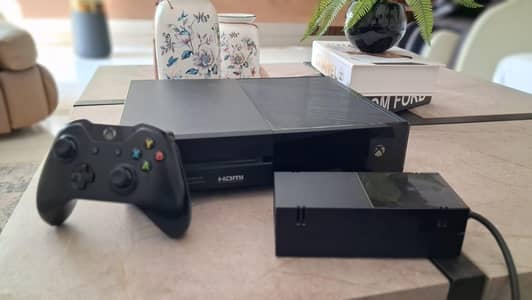 Xbox One (9/10 condition) + 20 Games + Controller & Power supply