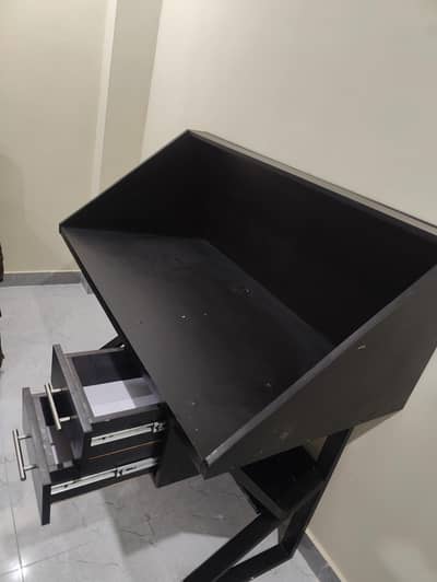 Laptop/Computer and Study Table