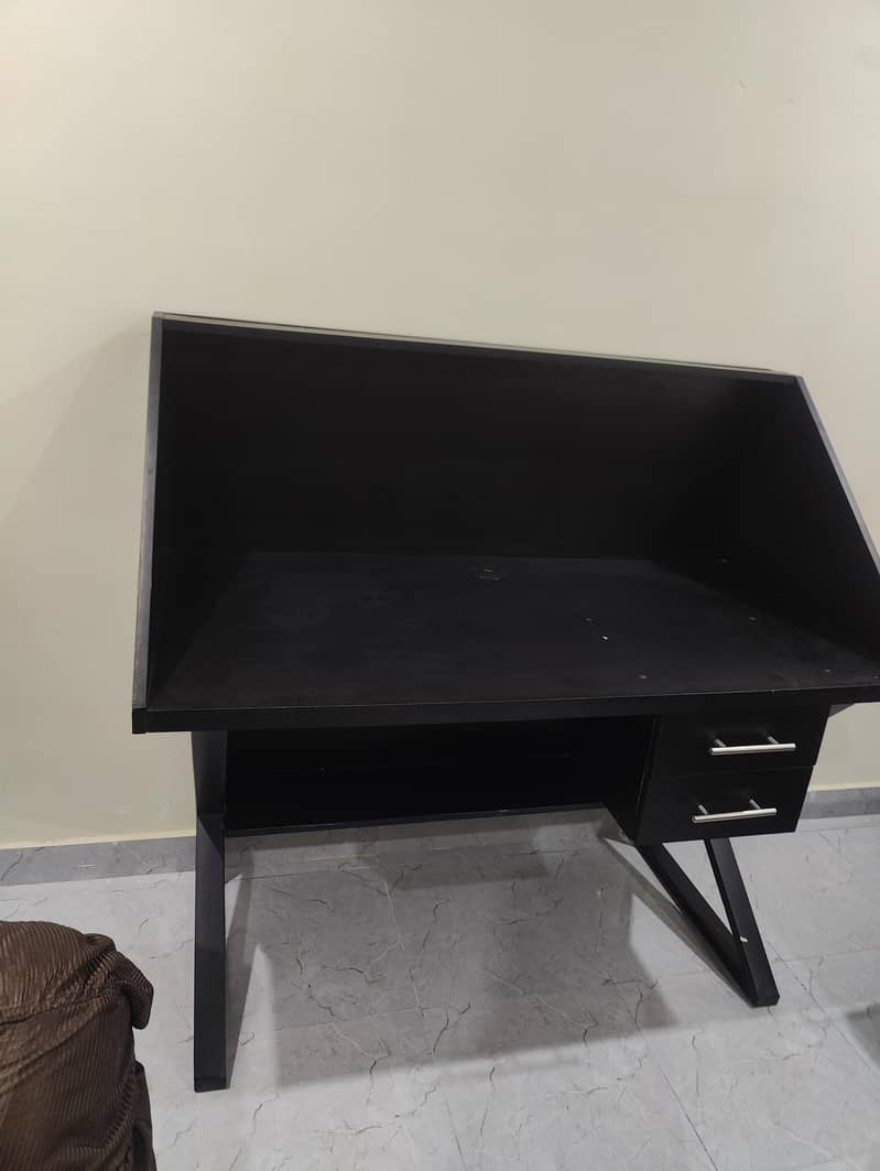 Laptop/Computer and Study Table 2