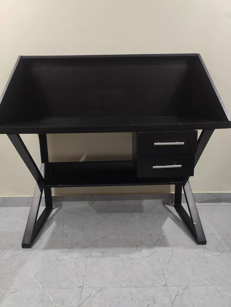 Laptop/Computer and Study Table 3