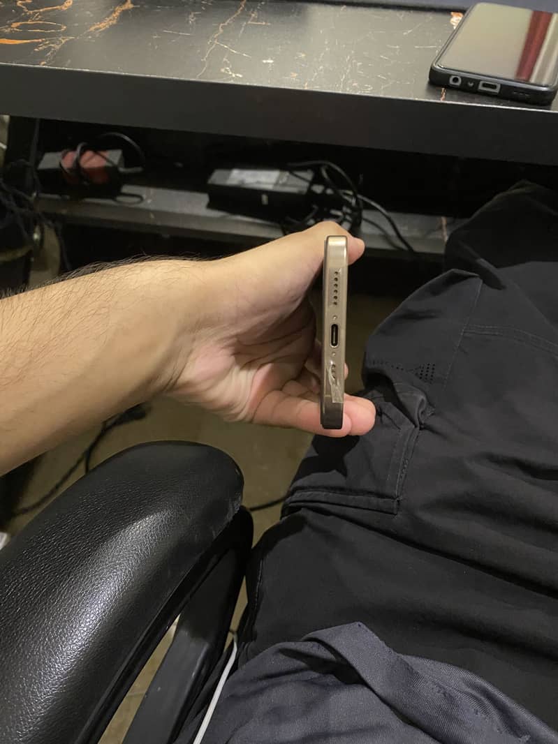 Apple iPhone 16 Pro Max 4