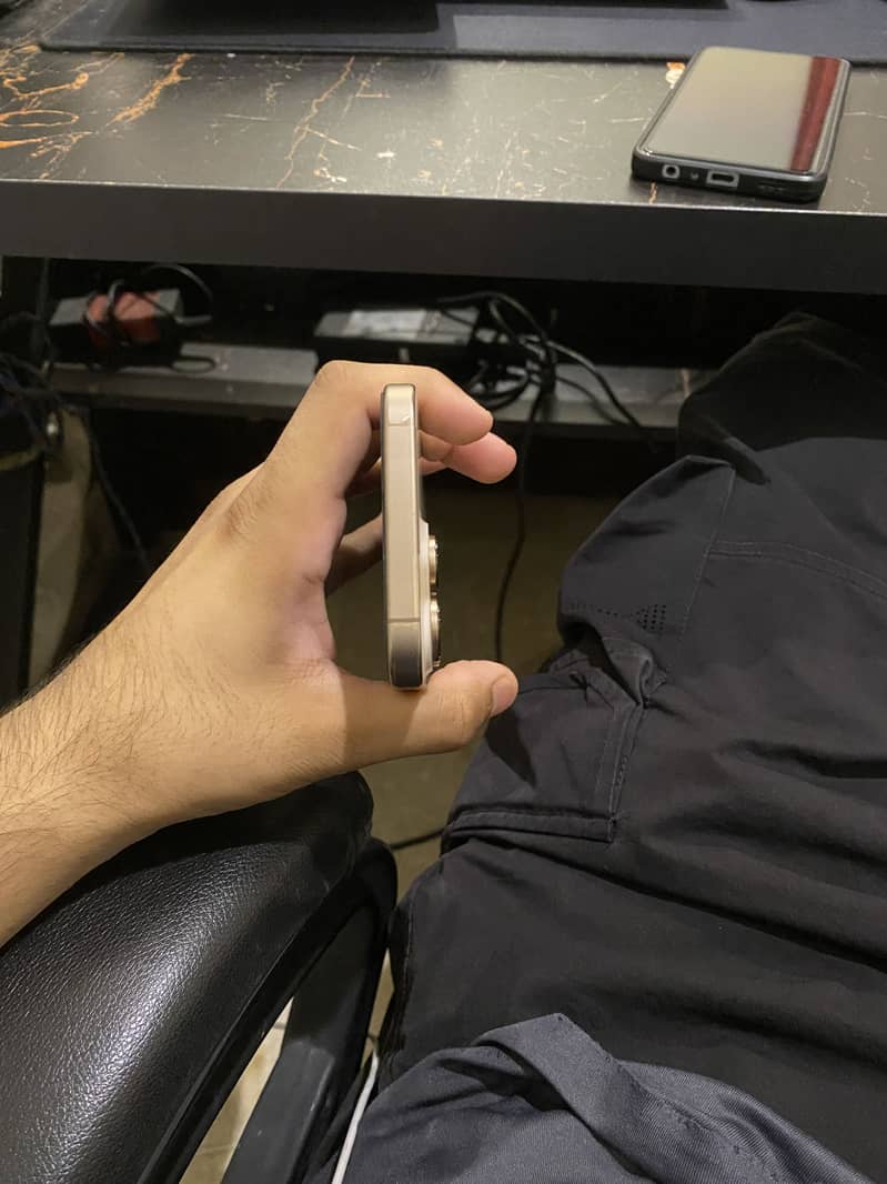 Apple iPhone 16 Pro Max 5