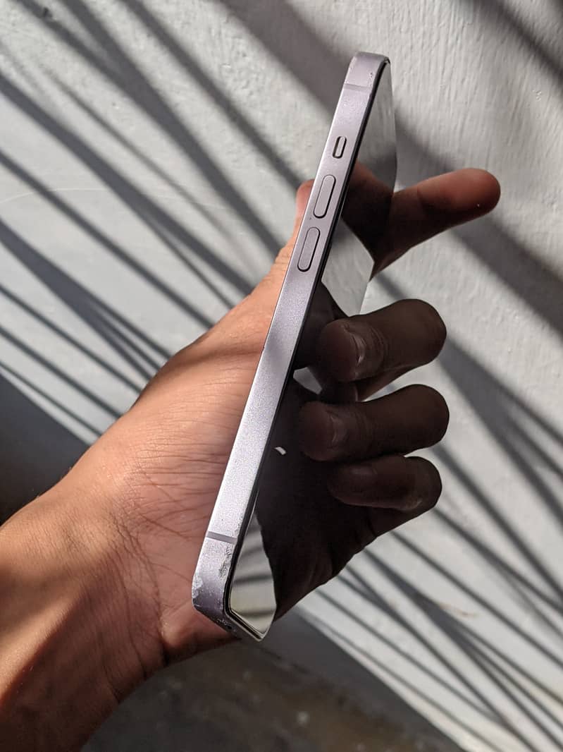 Apple iPhone 14 3