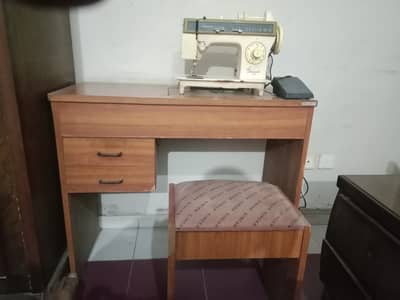 1 sewing machine singer. 1 TV. LG. , 1 deck 3 cd changer 2 cassette