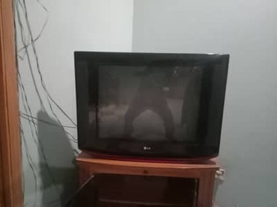 1 TV. LG. , 1 deck 3 cd changer 2 cassette