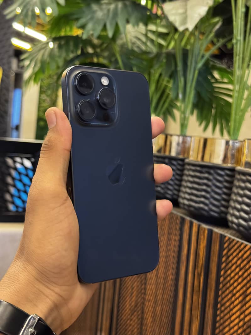 Apple iPhone 15 Pro Max 3