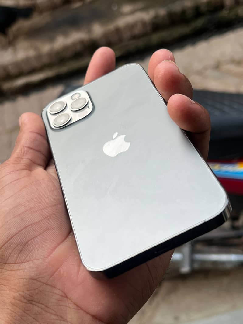 Apple iPhone 12 Pro 2