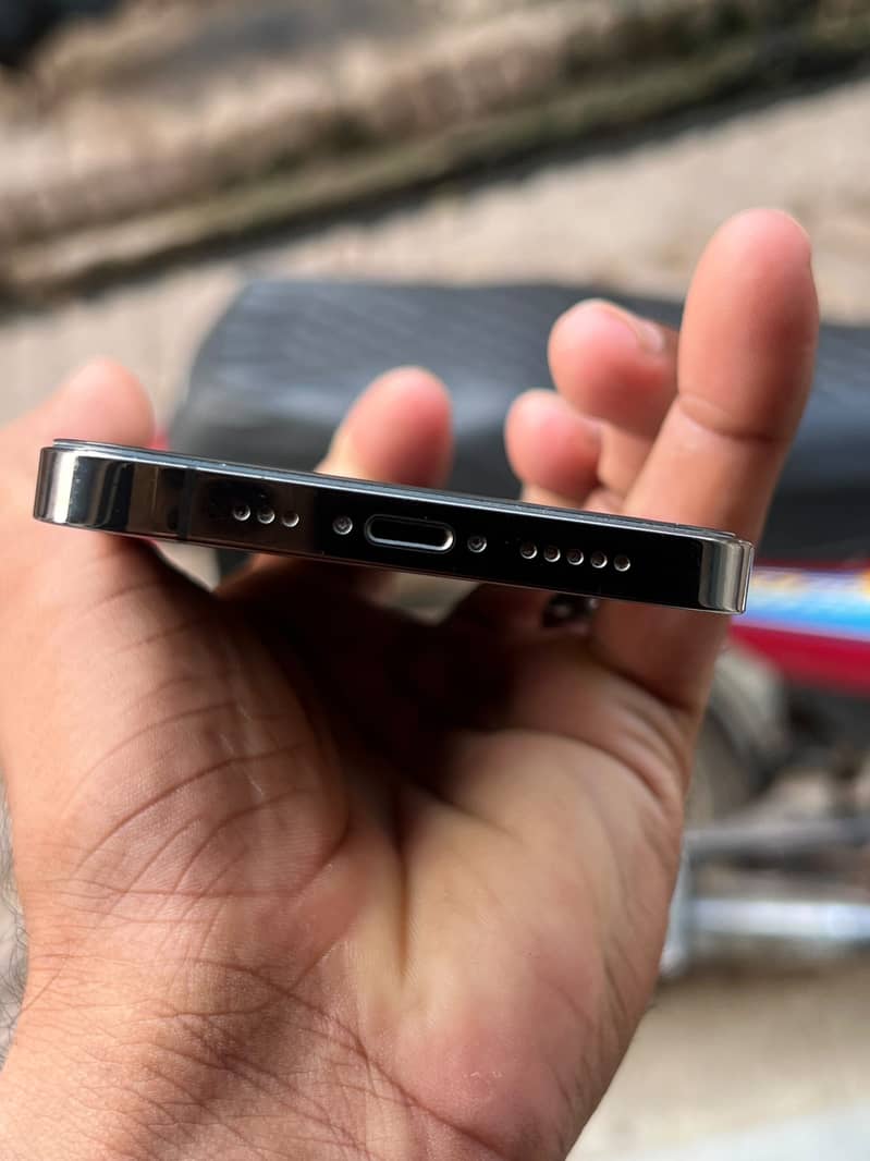 Apple iPhone 12 Pro 4