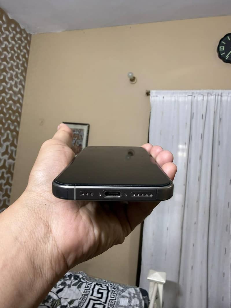 Apple iPhone 16 Pro 0