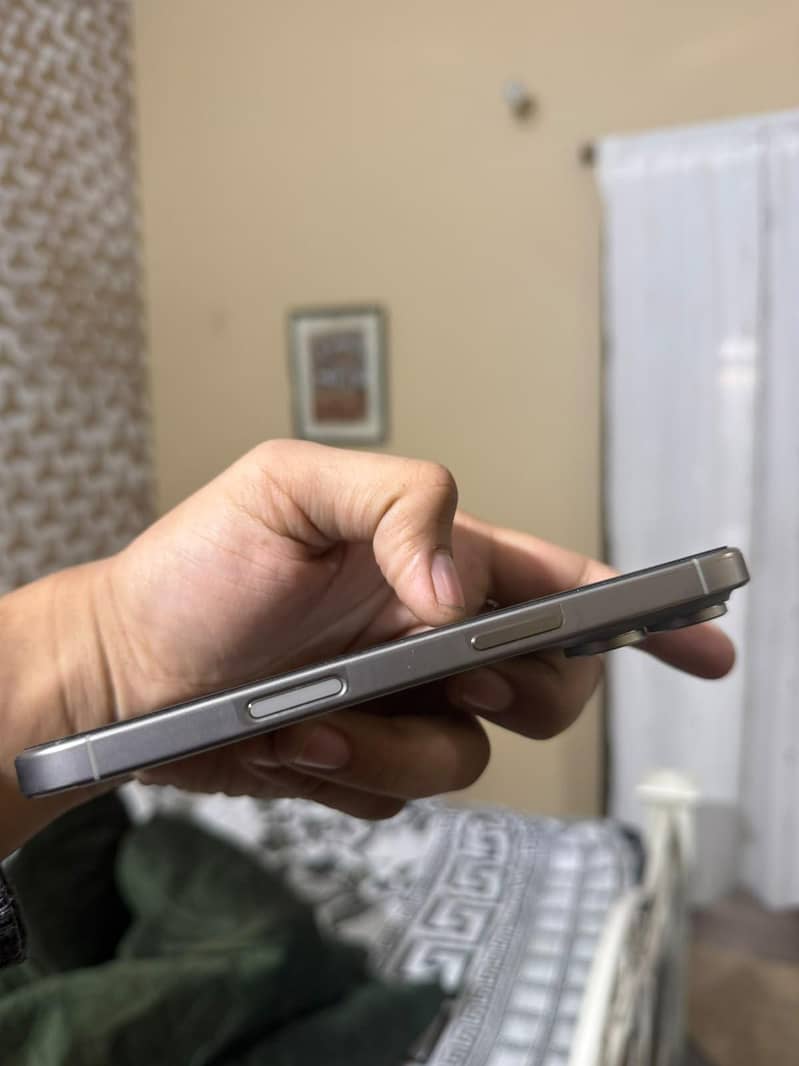 Apple iPhone 16 Pro 5